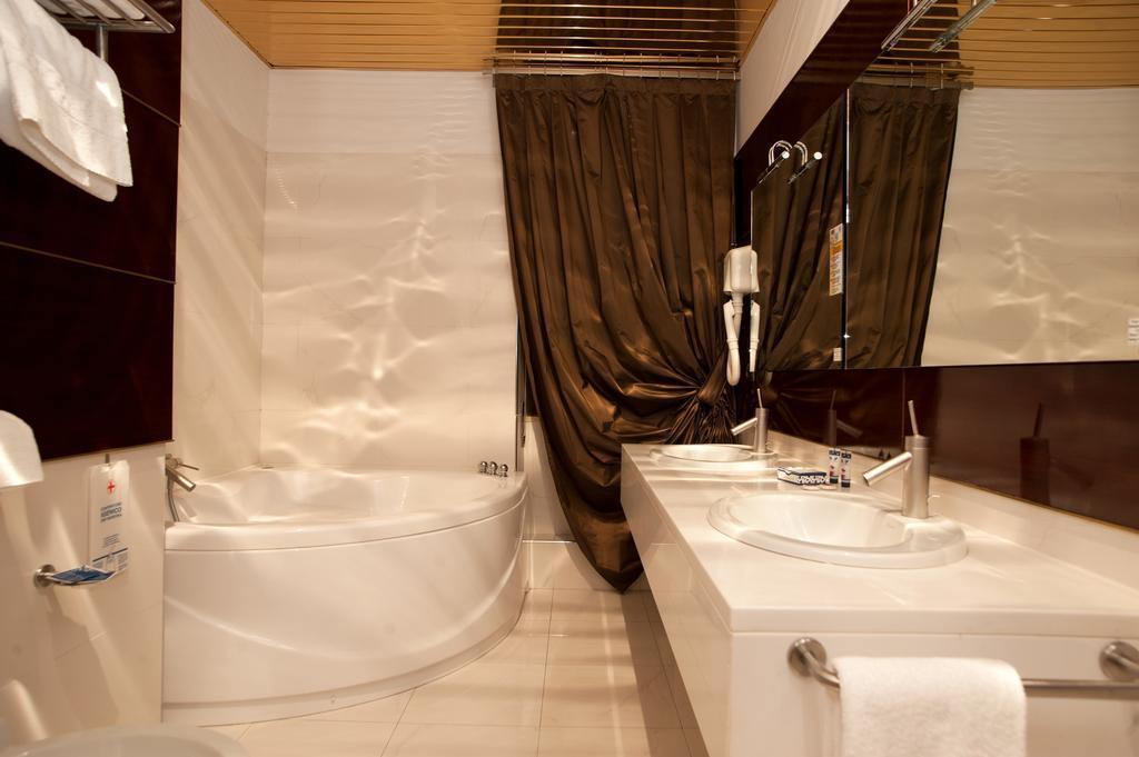 Hotel Valentino Терні Екстер'єр фото